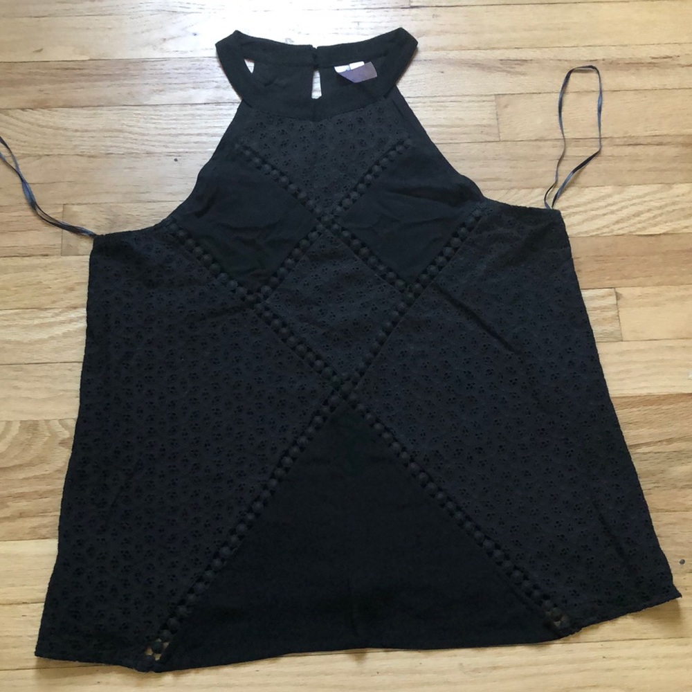 High neck top w/knit design
